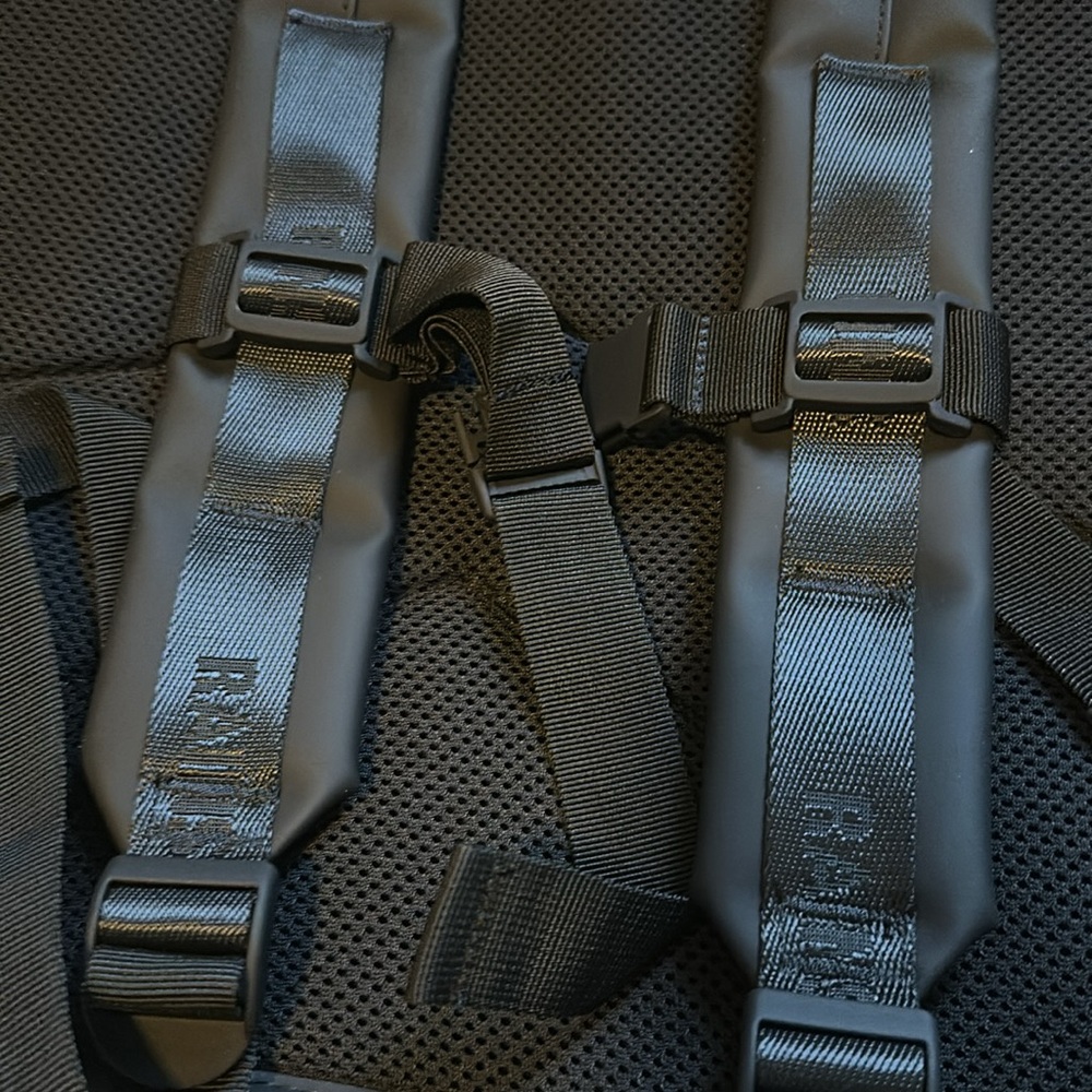 Rains Trail Rolltop Backpack - Picture 4 of 5
